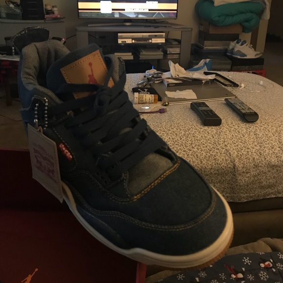 New Jordan 4s mens special edition Levis - Picture 5 of 6